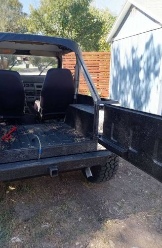 Jeep-Wrangler-1988-Black-4