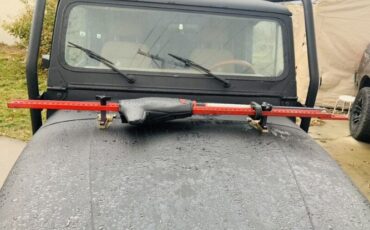 Jeep-Wrangler-1988-Black-Cream-1