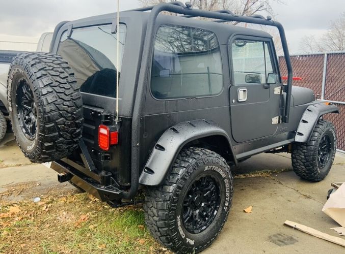 Jeep-Wrangler-1988-Black-Cream-2