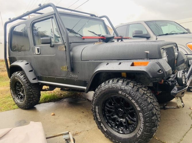 Jeep-Wrangler-1988-Black-Cream-3