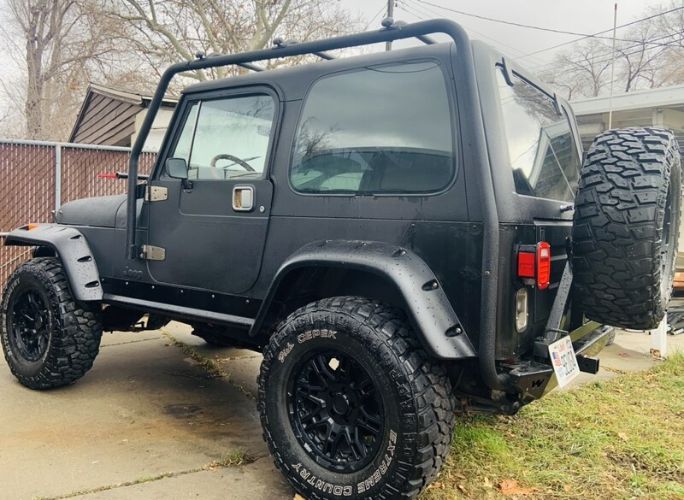 Jeep-Wrangler-1988-Black-Cream-4