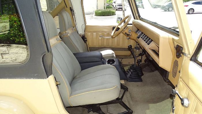 Jeep-Wrangler-1988-Custom-2