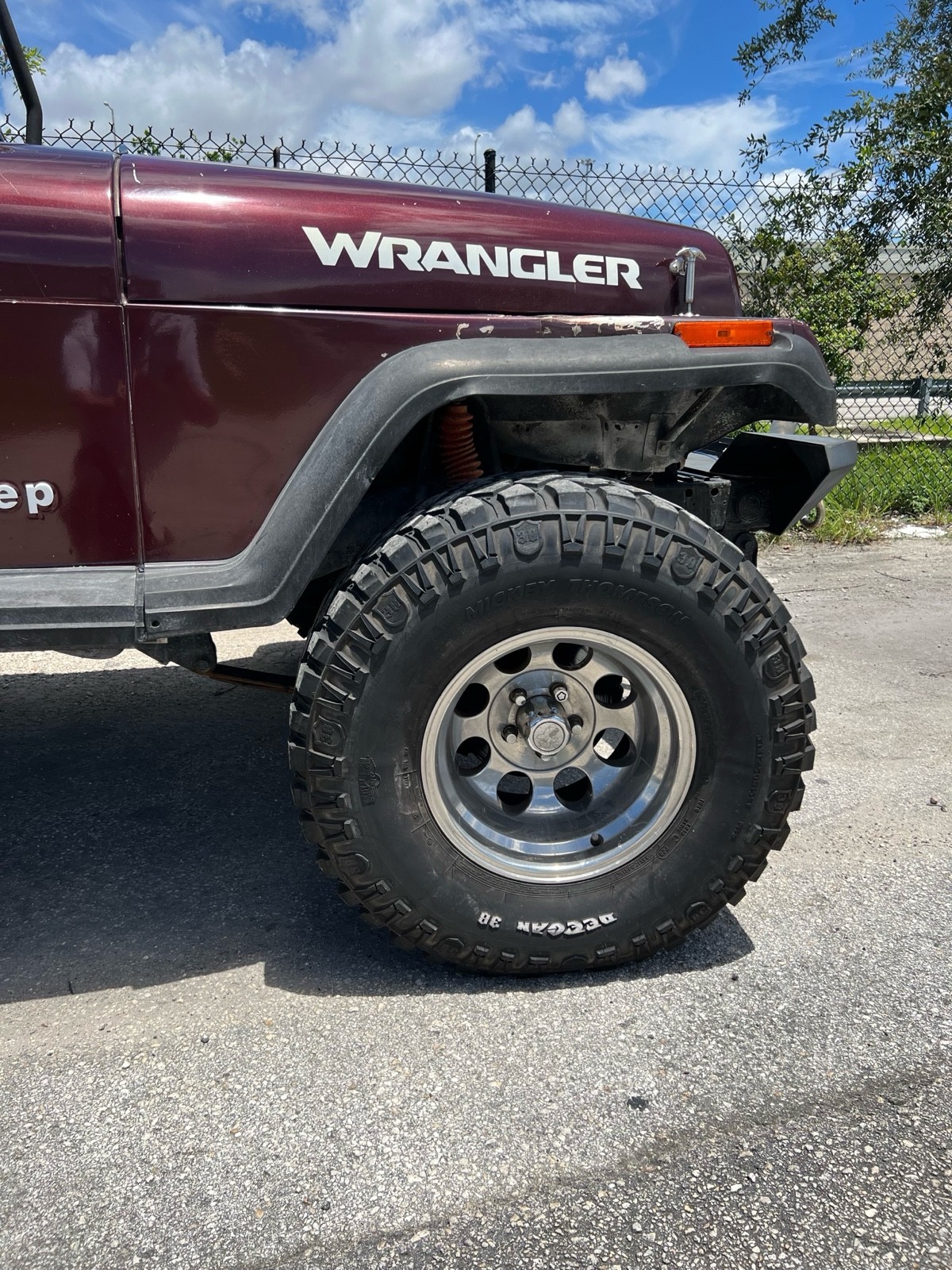 Jeep-Wrangler-1988-SUV-2
