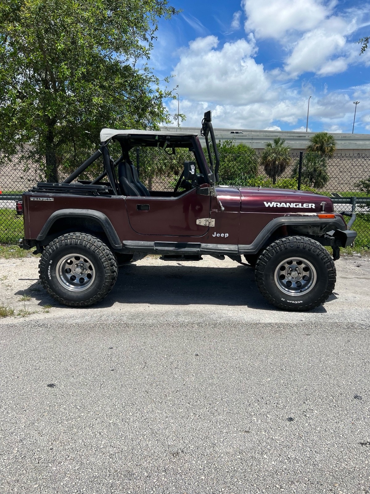 Jeep-Wrangler-1988-SUV-6