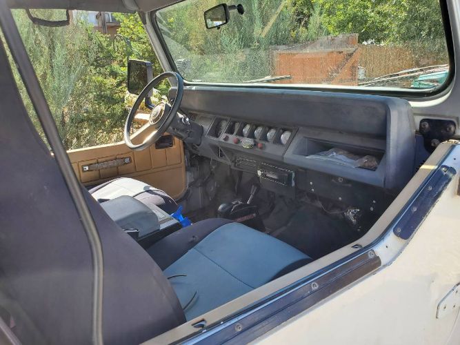 Jeep-Wrangler-1989-White-5