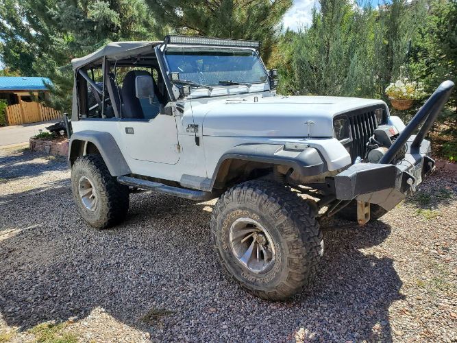 Jeep-Wrangler-1989-White