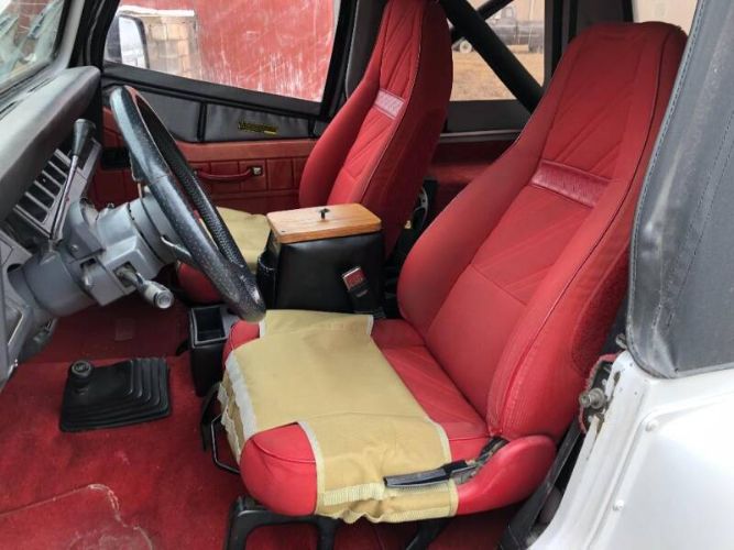 Jeep-Wrangler-1991-White-Red-3