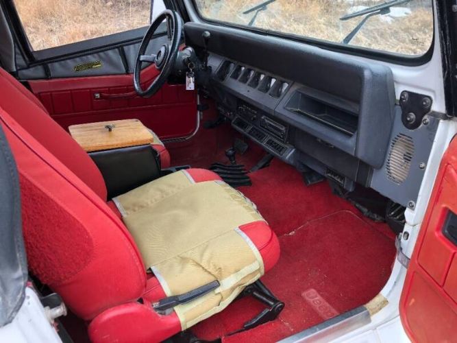 Jeep-Wrangler-1991-White-Red-8