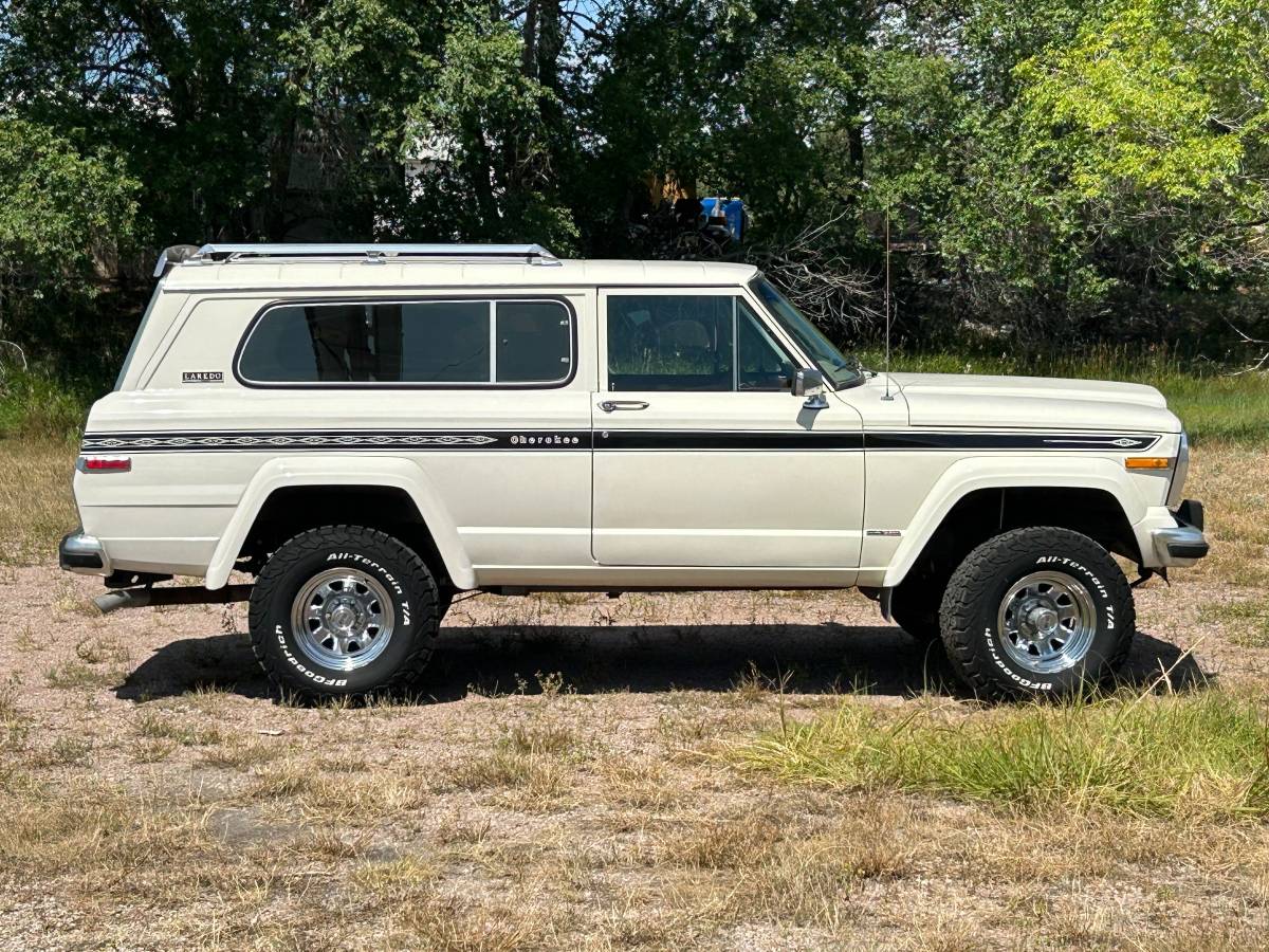 Jeep-cherokee-laredo-4x4-1983-4