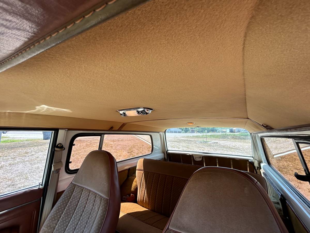 Jeep-cherokee-laredo-4x4-1983-8