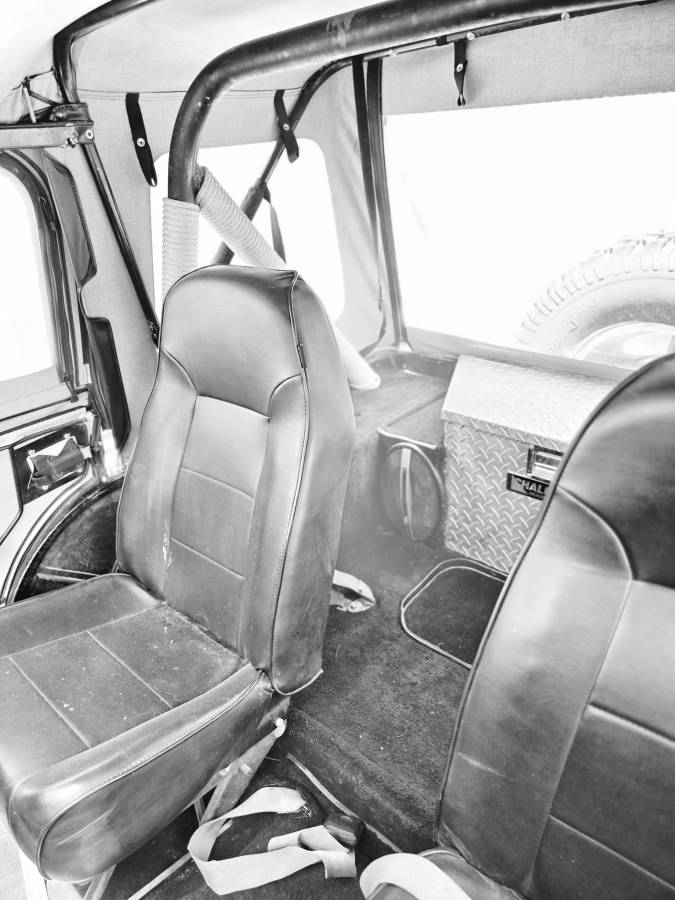 Jeep-cj5-1976-black-2