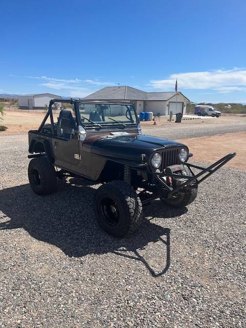 Jeep-cj7-1981-black-3