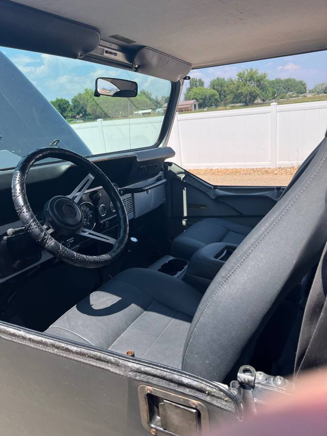 Jeep-cj7-1984-silver-1
