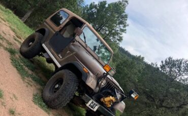 Jeep-cj7-1985-brown-11