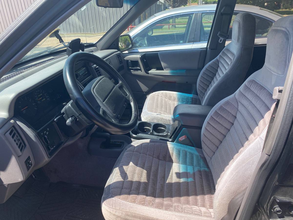 Jeep-grand-cherokee-laredo-4x4-1994-1