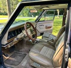 Jeep-grand-wagoneer-1990-black-9