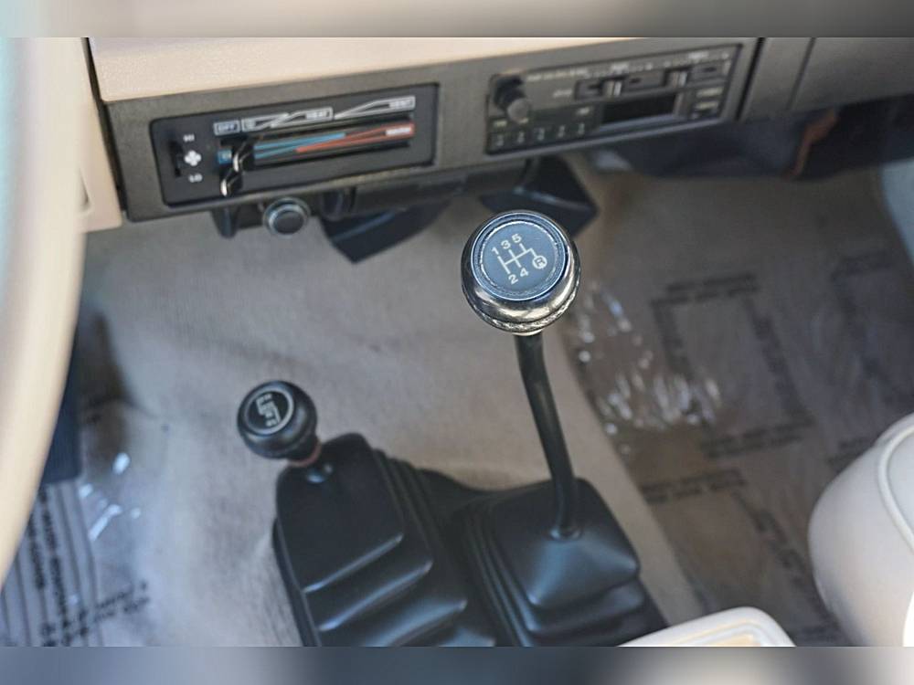 Jeep-wrangler-1991-white-13