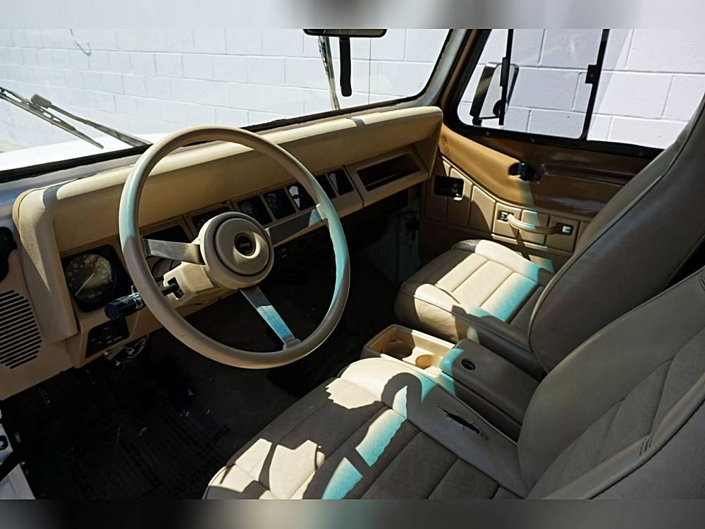 Jeep-wrangler-1991-white-9