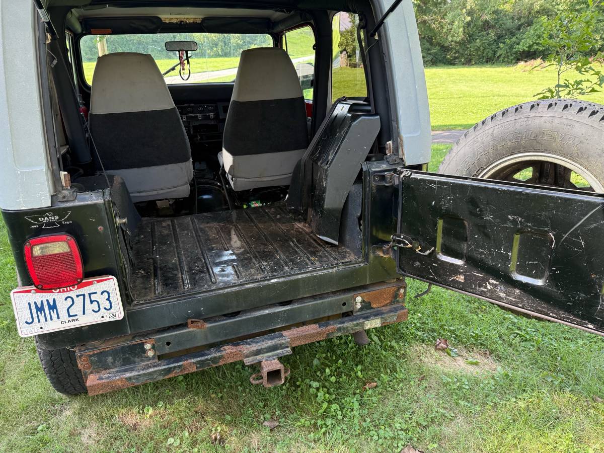 Jeep-wrangler-1994-black-8