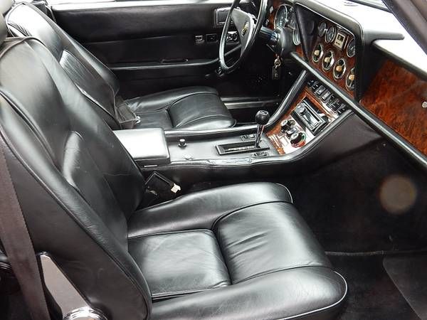 Jensen-Interceptor-1976-Black-Black-17