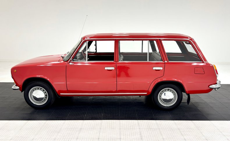 Lada-Other-1985-Corrida-Red-Black-1