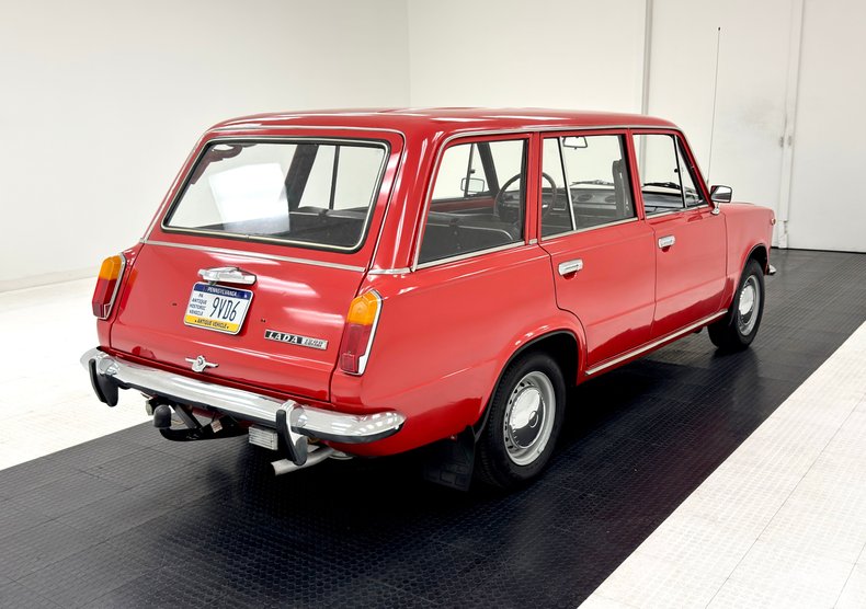 Lada-Other-1985-Corrida-Red-Black-19