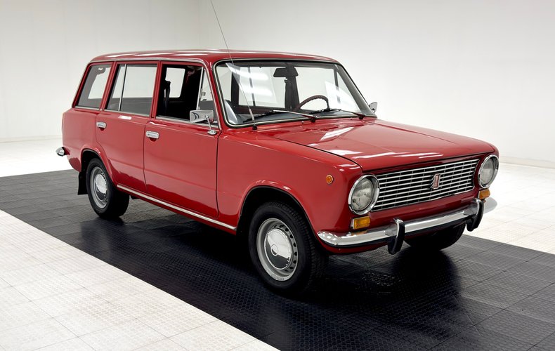 Lada-Other-1985-Corrida-Red-Black-21