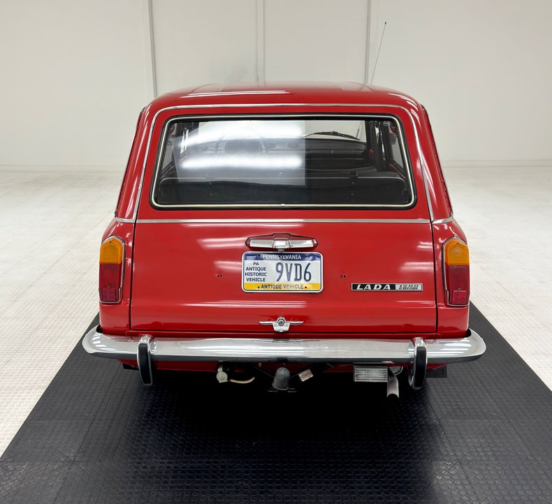 Lada-Other-1985-Corrida-Red-Black-3