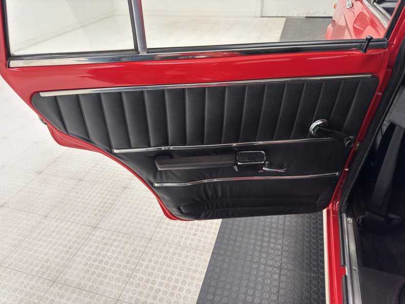 Lada-Other-1985-Corrida-Red-Black-42
