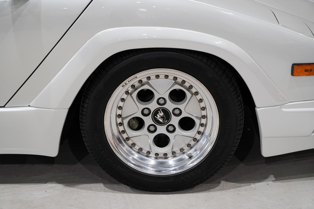 Lamborghini-Countach-1989-32