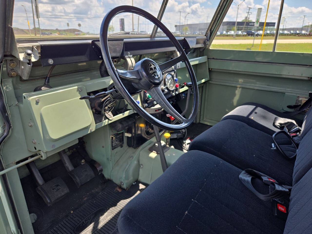 Land-Rover-88-1973-SUV-10