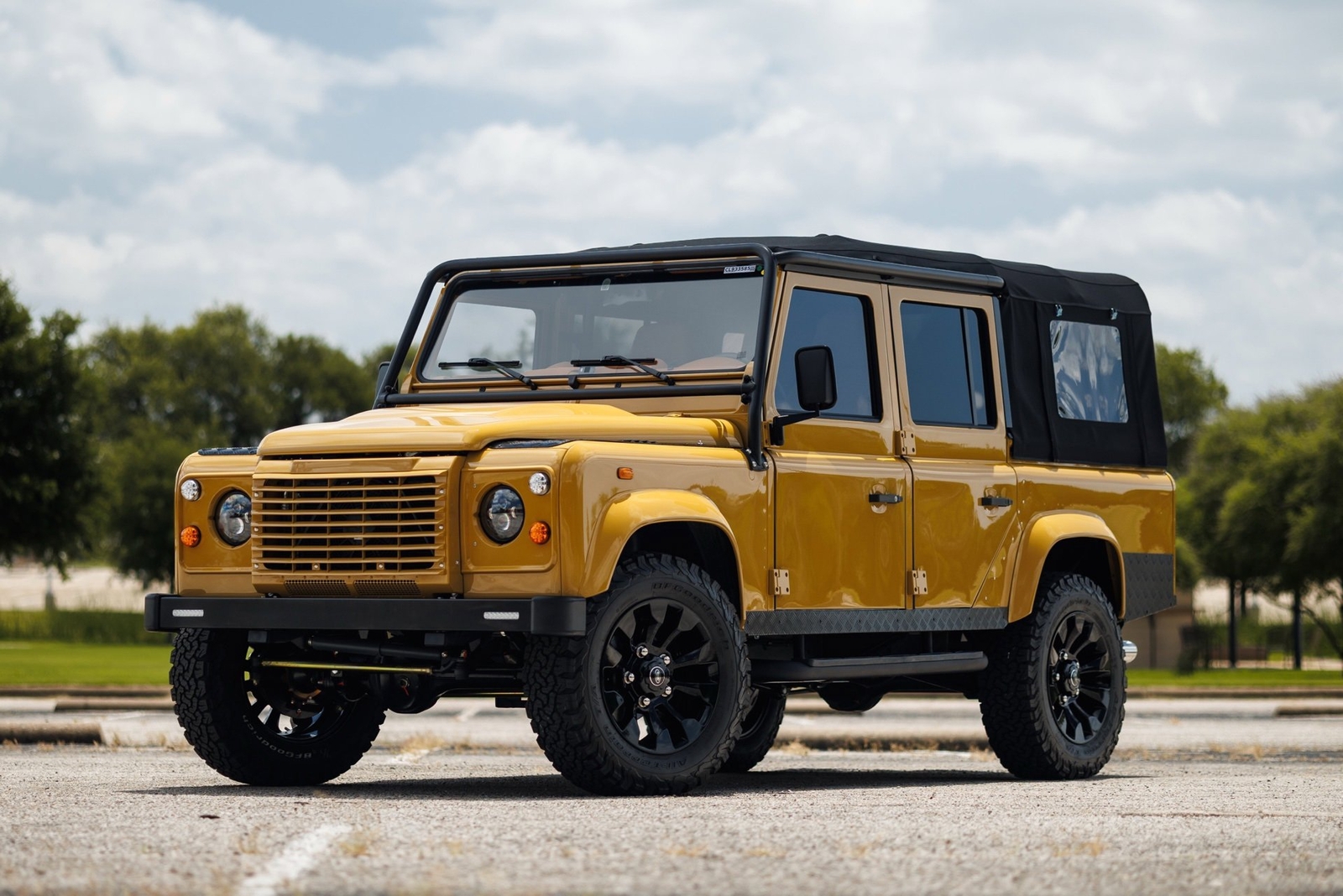 Land-Rover-Defender-110-Custom-1993-4D-Sport-Utility-1