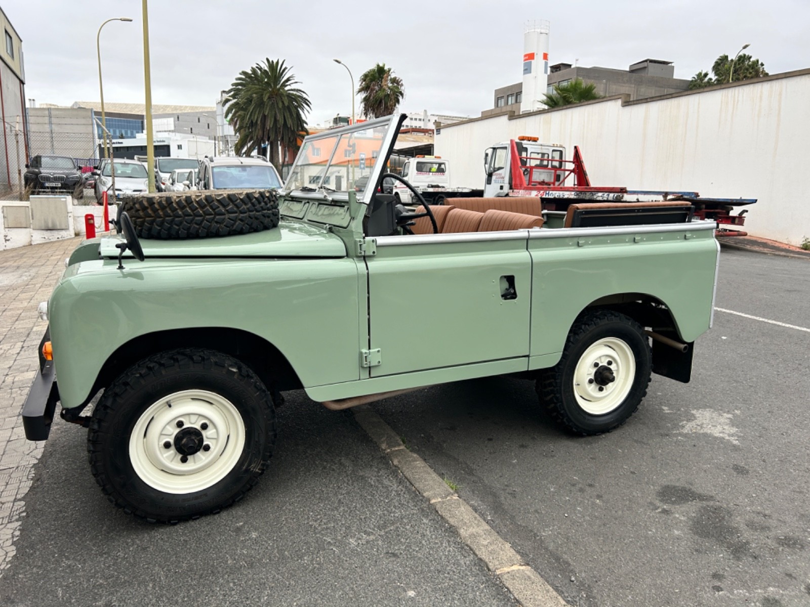 Land-Rover-Defender-1974-Convertible-1