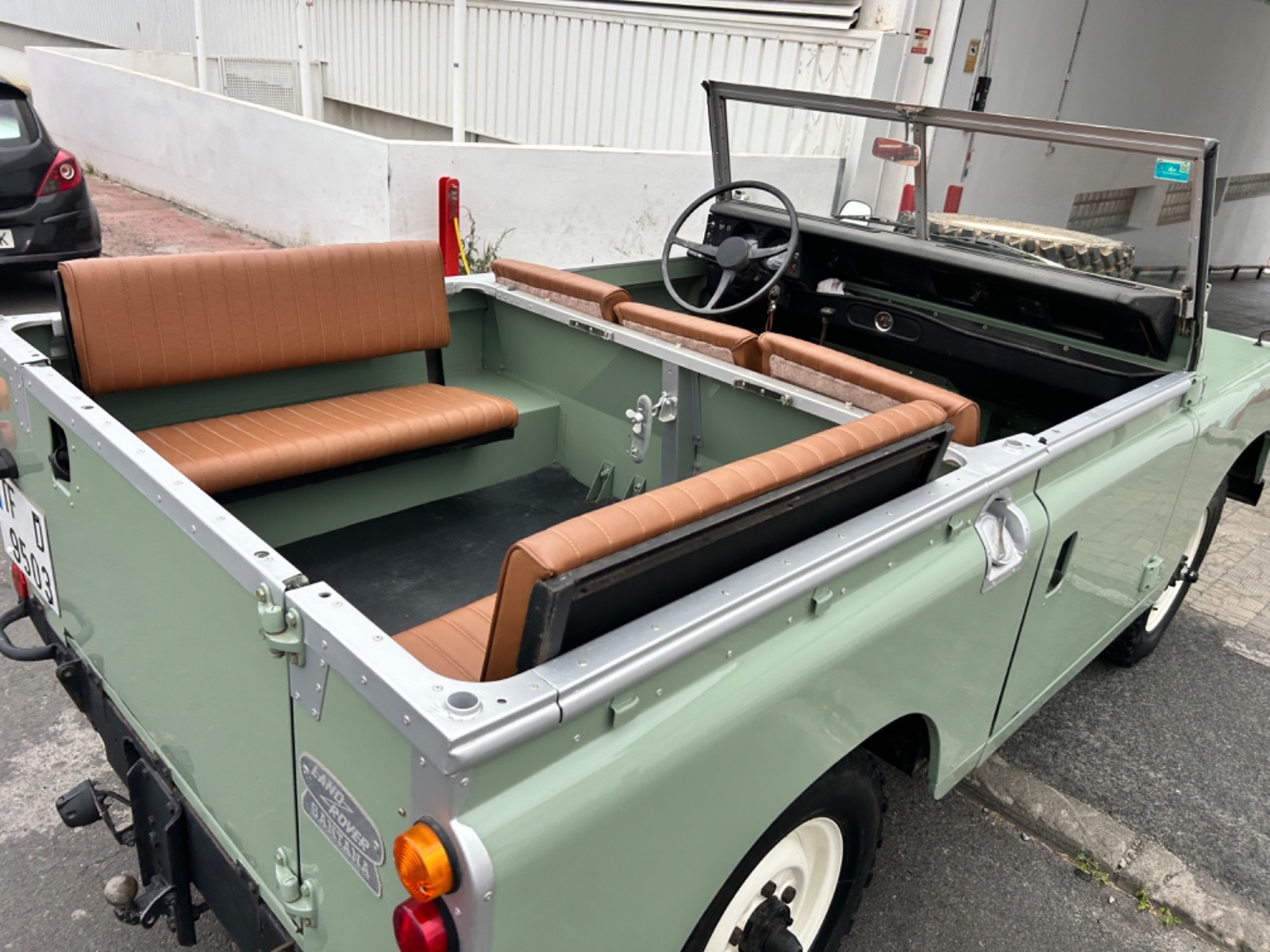Land-Rover-Defender-1974-Convertible-11