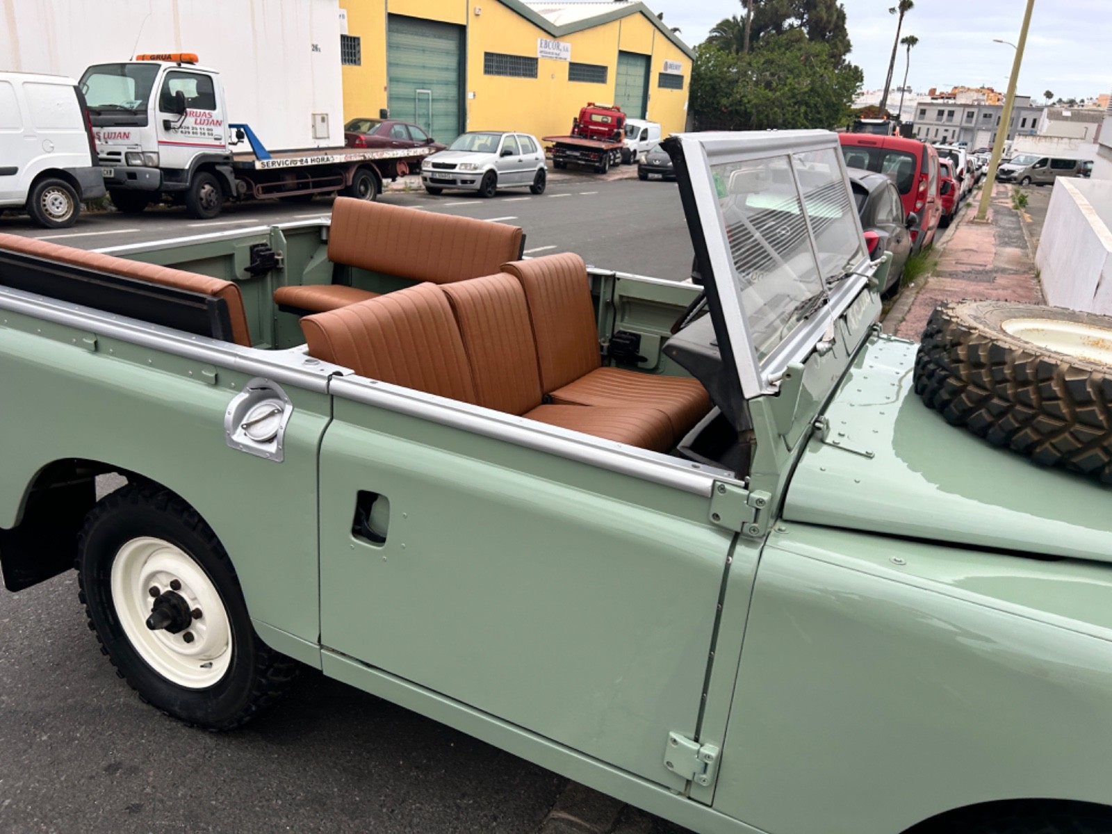 Land-Rover-Defender-1974-Convertible-12