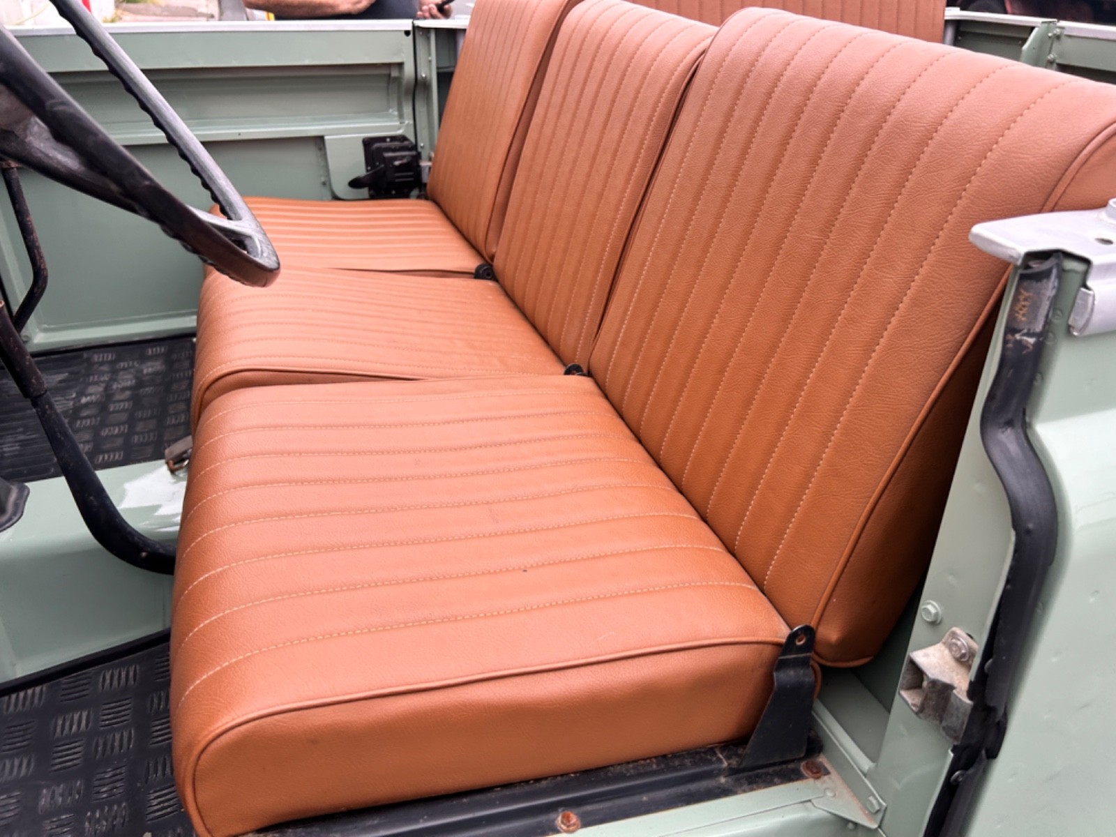 Land-Rover-Defender-1974-Convertible-13