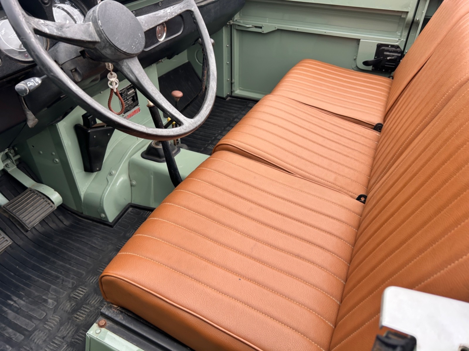 Land-Rover-Defender-1974-Convertible-14