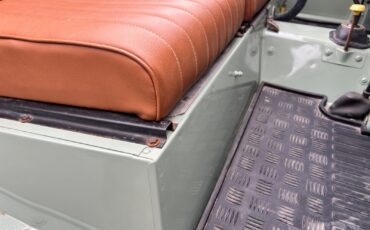 Land-Rover-Defender-1974-Convertible-17