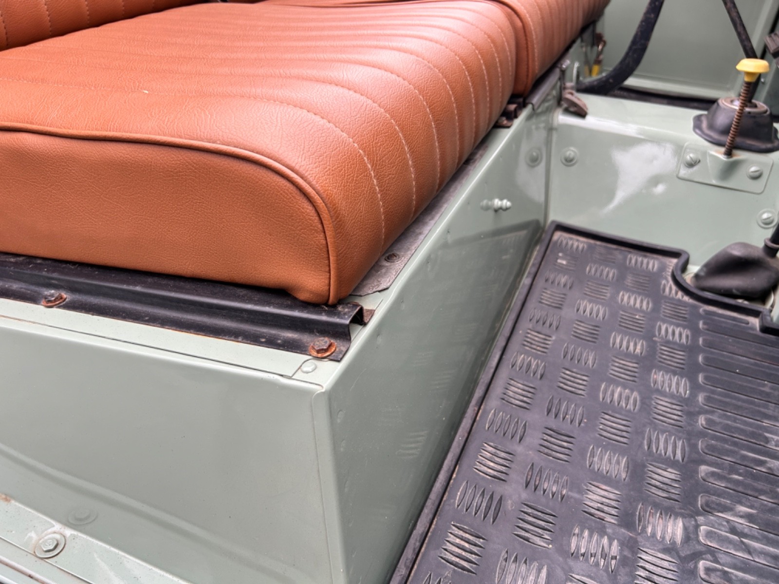 Land-Rover-Defender-1974-Convertible-17