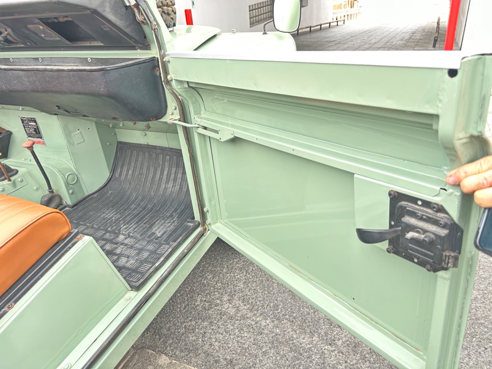 Land-Rover-Defender-1974-Convertible-18