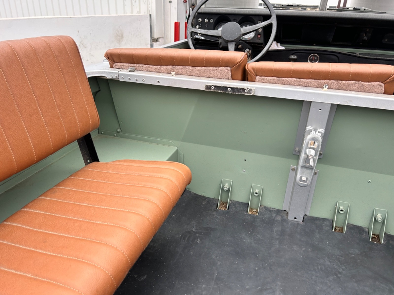 Land-Rover-Defender-1974-Convertible-25