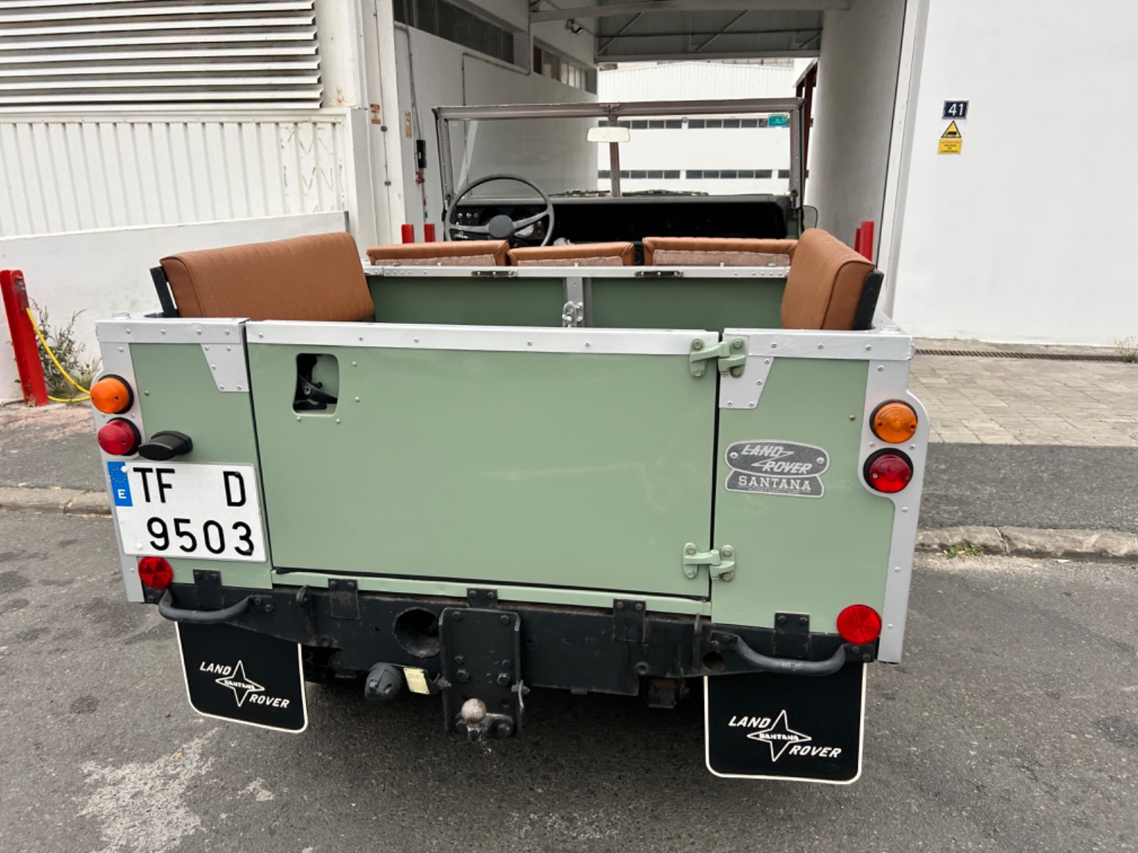 Land-Rover-Defender-1974-Convertible-3
