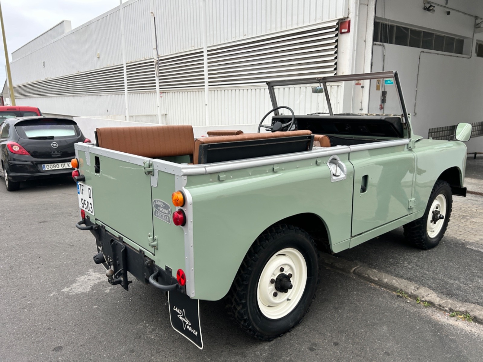 Land-Rover-Defender-1974-Convertible-4