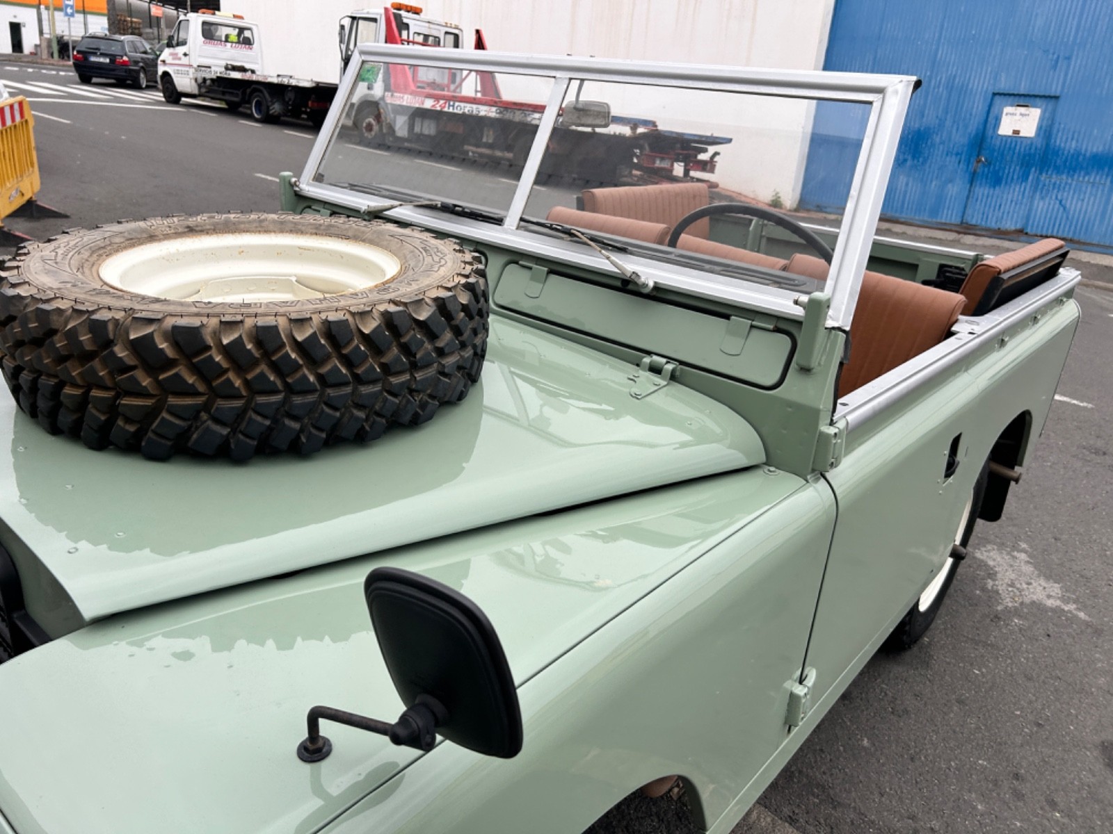 Land-Rover-Defender-1974-Convertible-7