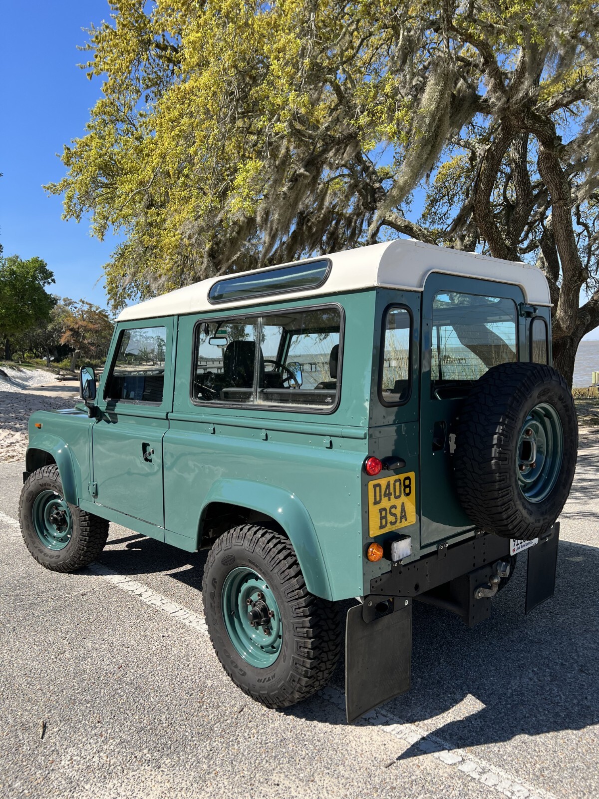 Land-Rover-Defender-1986-SUV-1
