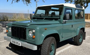 Land-Rover-Defender-1986-SUV