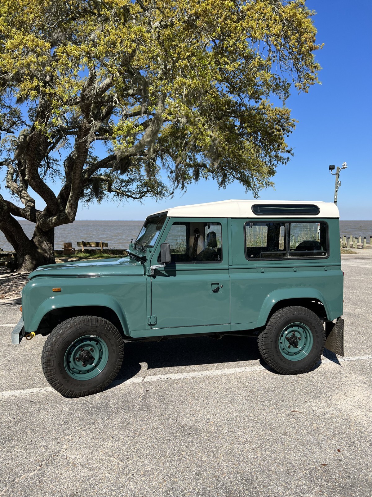 Land-Rover-Defender-1986-SUV-3