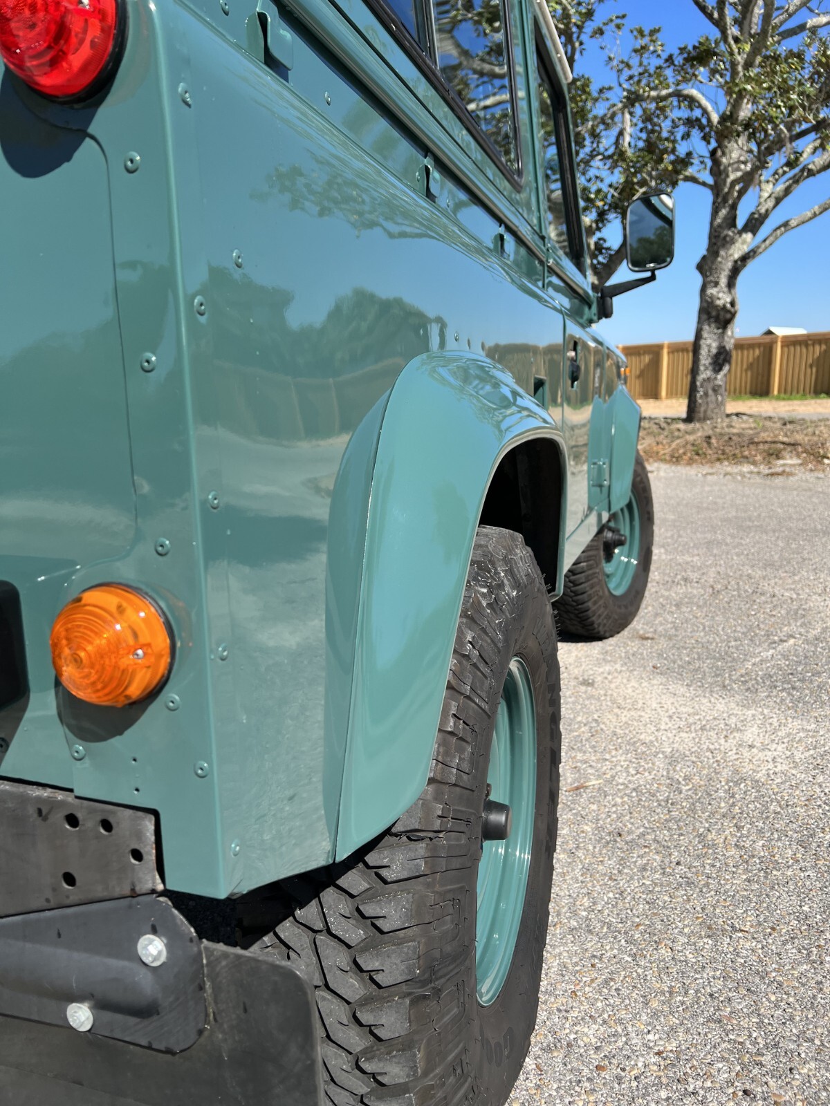 Land-Rover-Defender-1986-SUV-7