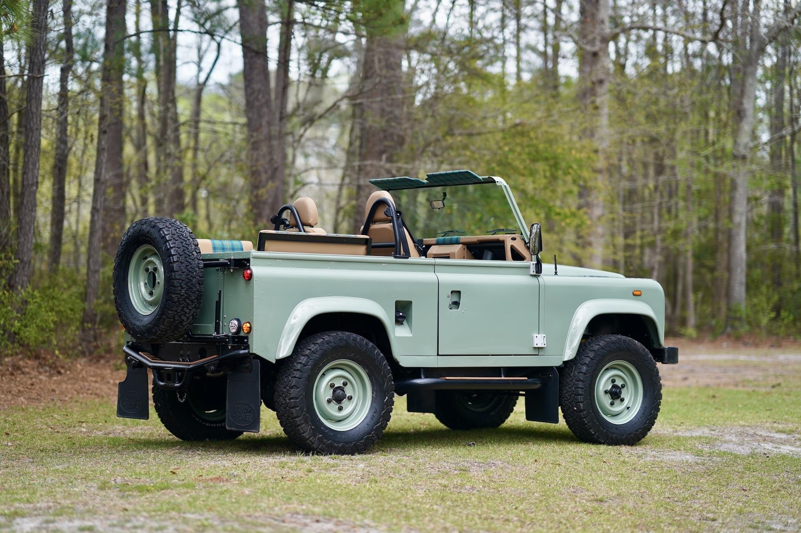 Land-Rover-Defender-1988-2