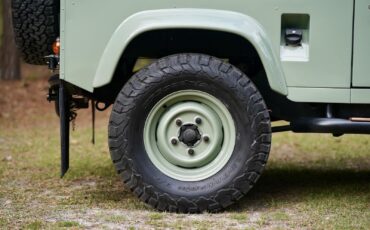 Land-Rover-Defender-1988-23